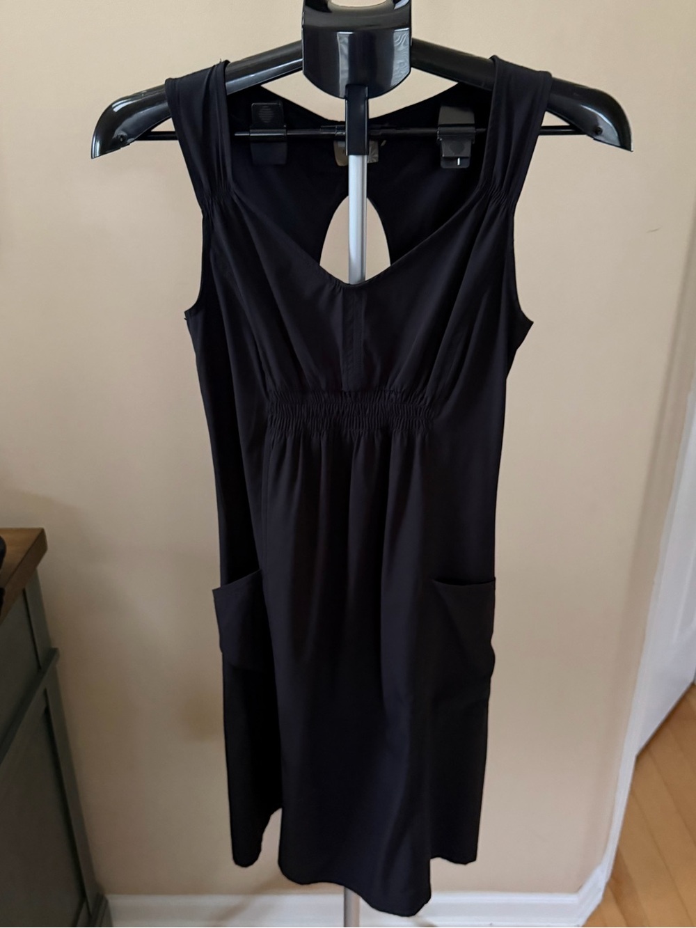 Athleta Black Sleeveless Travel Dress Pockets Stretch Athletic Women’s 2
